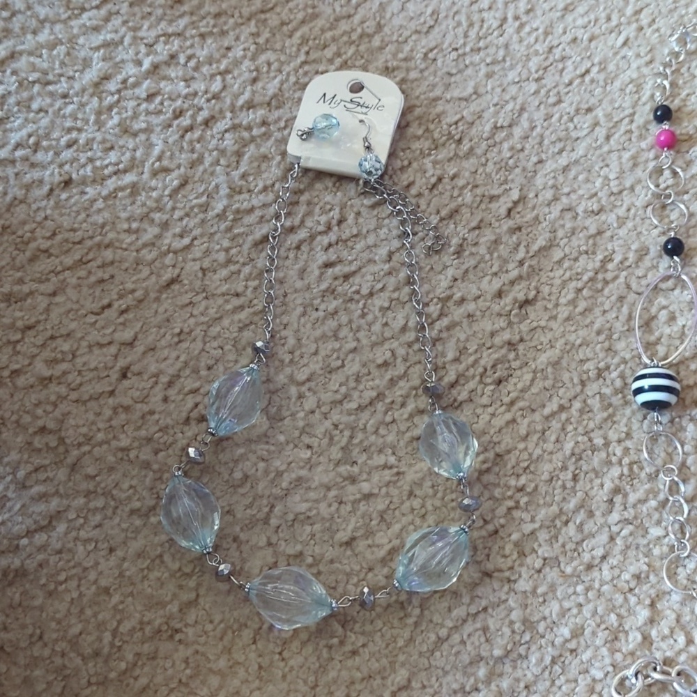 My style Earrings & Necklace, Two Necklaces and Bracelet Chunky Jewelry Bundle - Picture 5 of 5